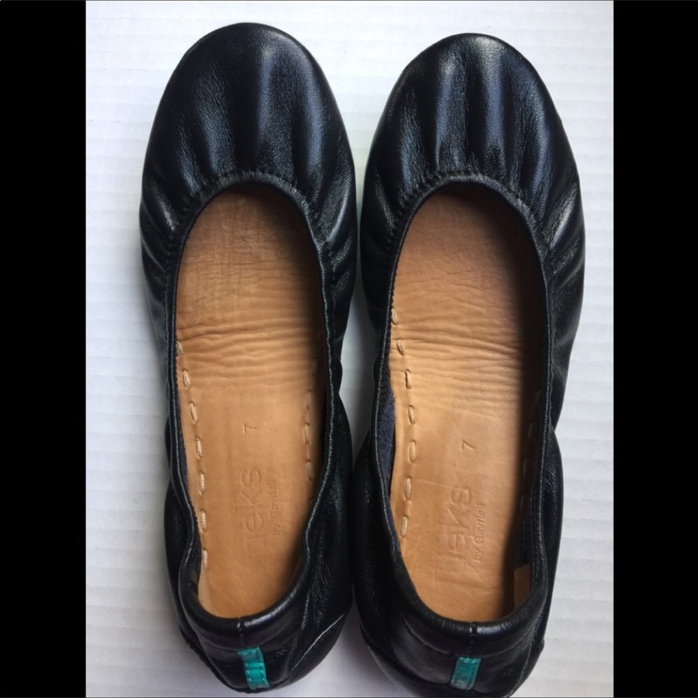 Black leather tieks